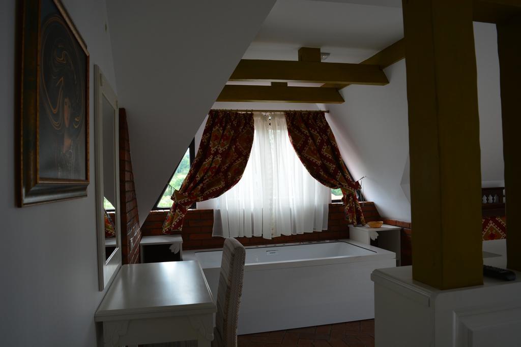Conacul Bratescu Hotel Bran  Ngoại thất bức ảnh